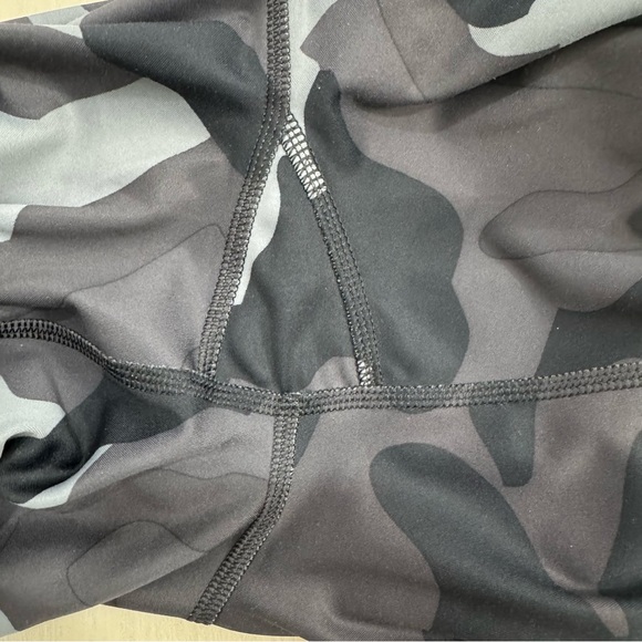 Athleta Camo Contender 7/8 Tight Legging Women's Small Black Gray - Picture 12 of 16